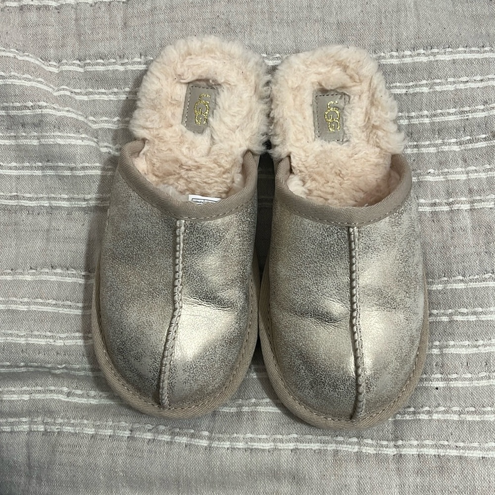 Ugg slip ons barely worn